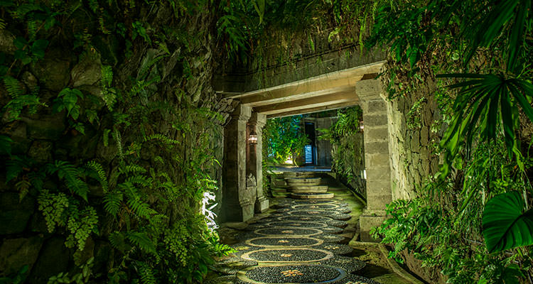 Our beautiful yoga retreat centre in Ubud really comes alive in the evening, pure magic!