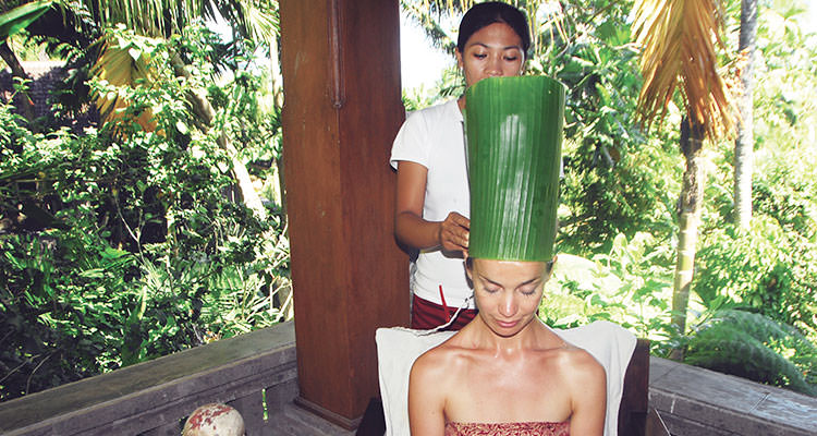 A blissful head and shoulders massage performed in the spa of the Ubud yoga retreat centre at Oneworld Retreats.