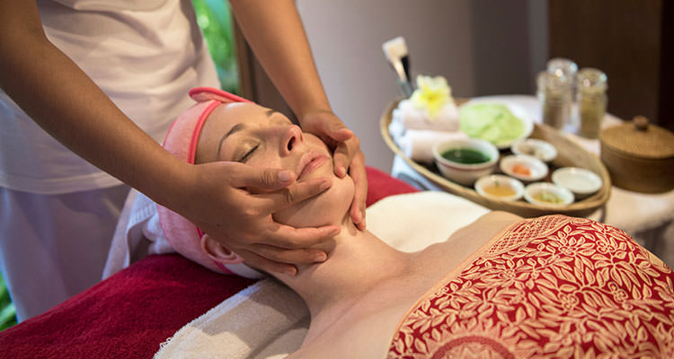 Enjoy an Ayurvedic facial at the spa of Oneworld Retreats, provider of best yoga retreats in Ubud, Bali.